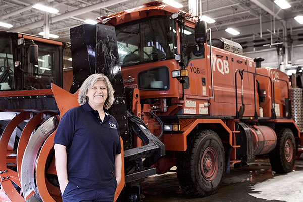 Opératrice d'équipements lourds