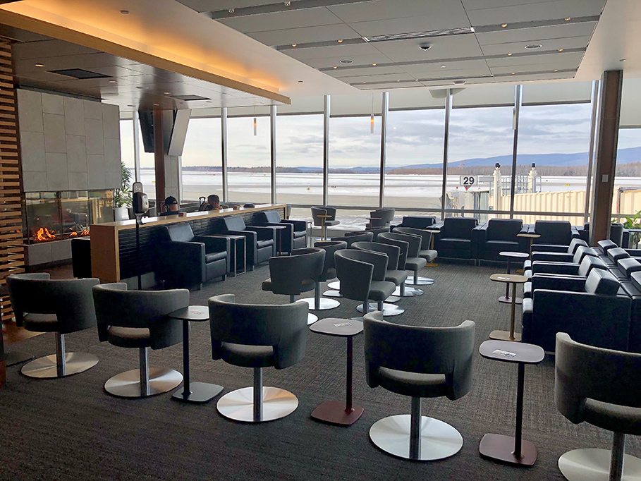 Vue depuis le Salon V.I.P par Club Med de l'Aéroport international Jean-Lesage de Québec (YQB)