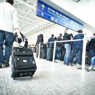 Passagers dans l'aérogare